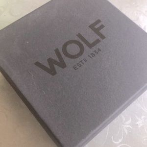 Empty watch box, Wolf